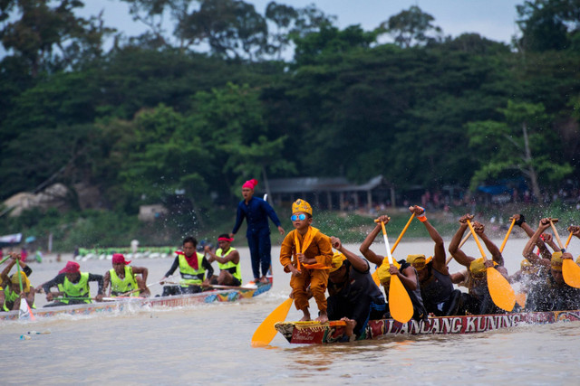 Festival Pacu Jalur di Riau. Foto: Shutterstock