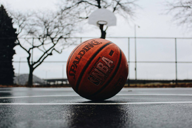 Ilustrasi untuk Keberhasilan Suatu Regu Bola Basket dalam Pertandingan Ditentukan oleh. Sumber: Unsplash/TJ Dragotta