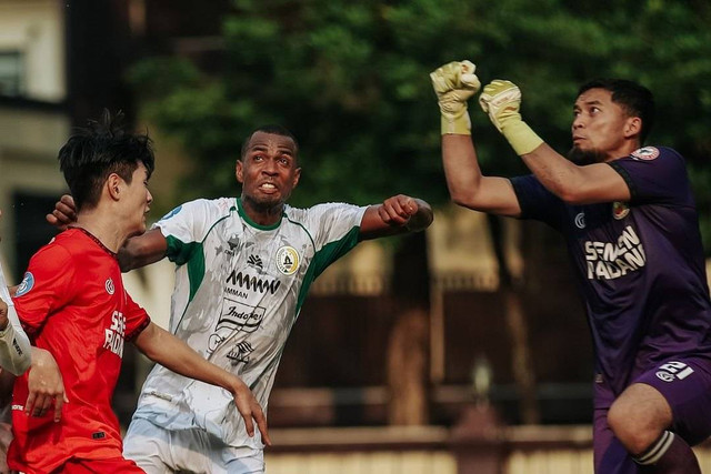 Semen Padang melawan PSS Sleman pada pertandingan Liga 1 di Stadion PTIK, Jakarta, Senin (26/8/2024). Foto: Instagram / @pssleman