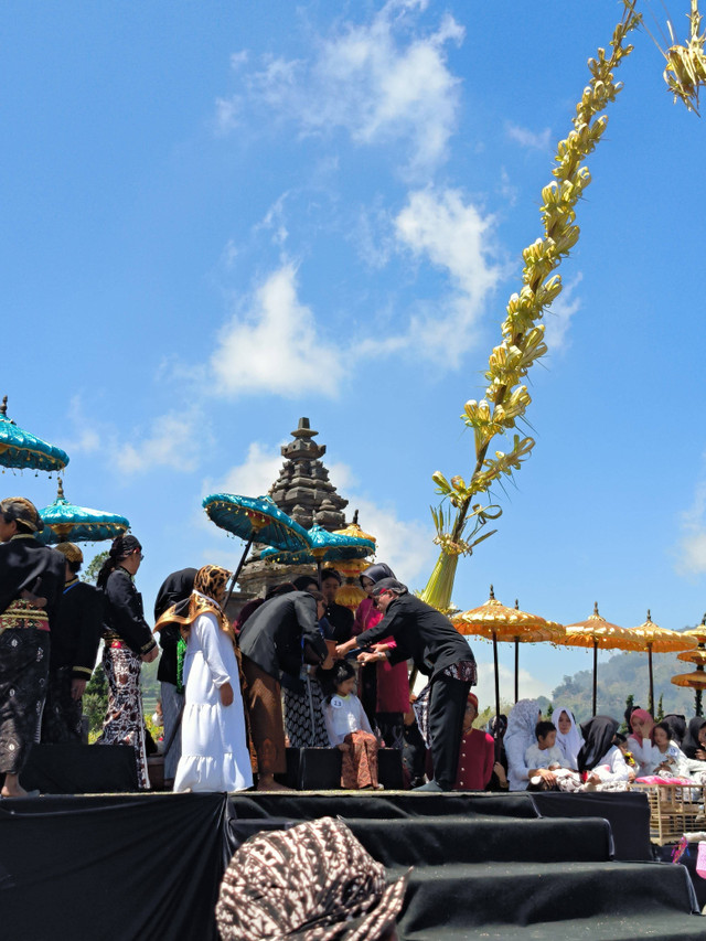 Pencukuran Rambut Gimbal: Ritual Sakral di Dieng Culture Festival - Sumber: Dok Pribadi