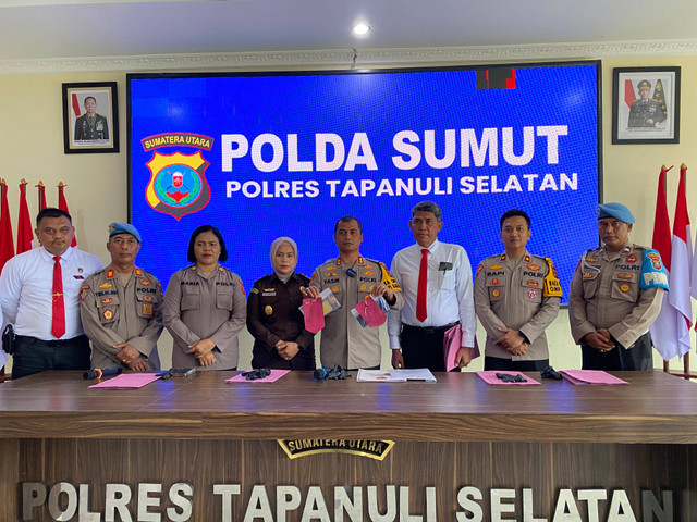 Porles Tapsel saat jumpa pers kasus jaksa Jovi Andrea Bachtiar. Dok Istimewa