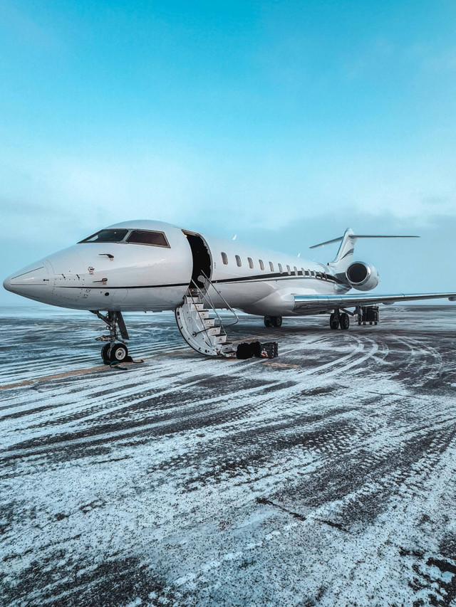 Photo by Katie Cerami: https://www.pexels.com/photo/jet-at-a-snowy-airport-20562286/