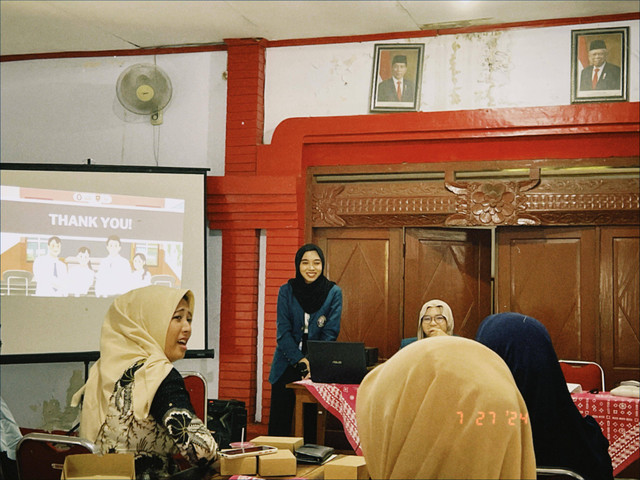 TIM II KKN Undip TA 2023/2024 bersama Ibu-ibu PKK Desa Walen pada Kegiatan Pencegahan Pelecehan Seksual Pada Anak di Desa Walen, Simo, Boyolali, Jawa Tengah, pada Sabtu (27/07/2024), Foto: Muhammad Rayhan Dhaifullah/Sie. Dokumentasi