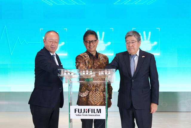 Menkes Budi Gunadi menghadiri penandatanganan kerja sama dengan Fujifilm dalam mengatasi TB di Indonesia. Foto: Dok. Istimewa