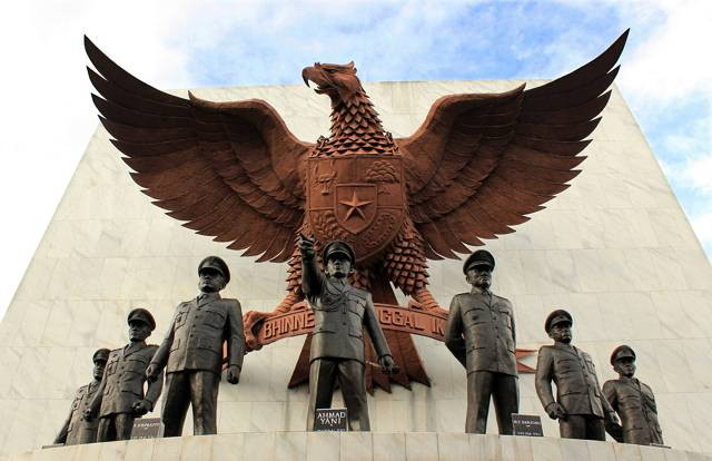 Foto: Patung Garuda dan Pahlawan Sejarah Peristiwa G30S PKI. (Sumber Foto: Dok. Pribadi)