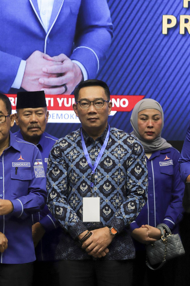 Pasangan Ridwan Kamil dan Suswono menerima SK rekomendasi Pilgub Jakarta 2024 dari Partai Demokrat di DPP Partai Demokrat, Jakarta, Selasa (27/8/2024). Foto: Syawal Darisman/kumparan