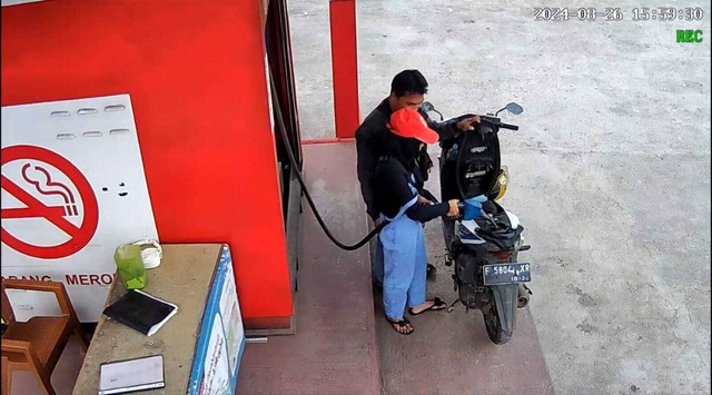 Rekaman CCTV karyawan Pertashop dilecehkan pembeli. Dok Pertamina.