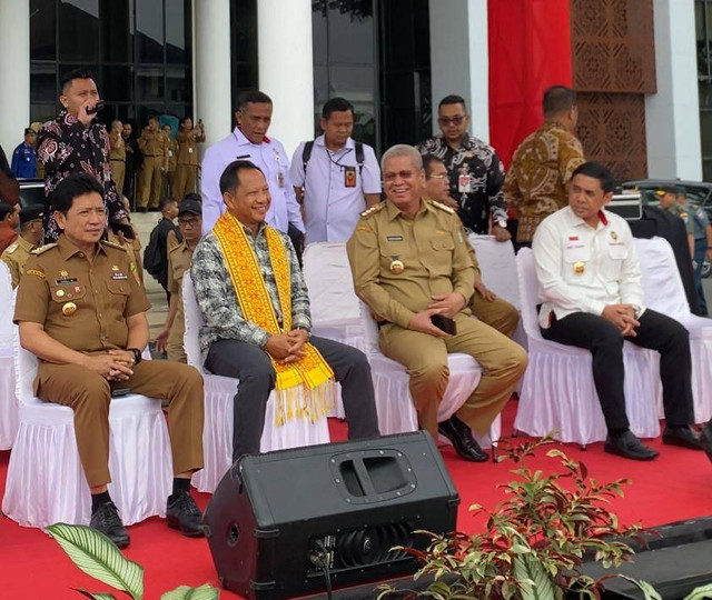 Mendagri, Tito Karnavian bersama Pj Gubernur Kalbar, Harisson saat menghadiri pencanangan Gerbangdutas. Foto: Yulia Ramadhiyanti/Hi!Pontianak