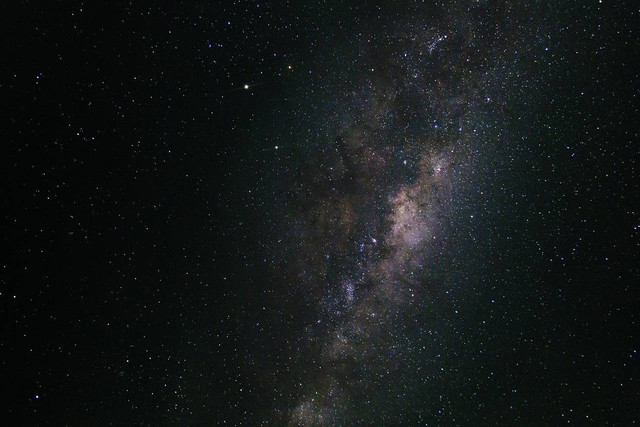 Tersebar sebanyak 27% dark matter di alam semesta. (Sumber: pixabay)