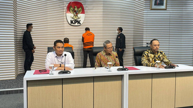 Konferensi pers penahanan 2 tersangka kasus korupsi PT Jasindo di Gedung Merah Putih KPK, Selasa (27/8/2024). Foto: Fadhil Pramudya/kumparan