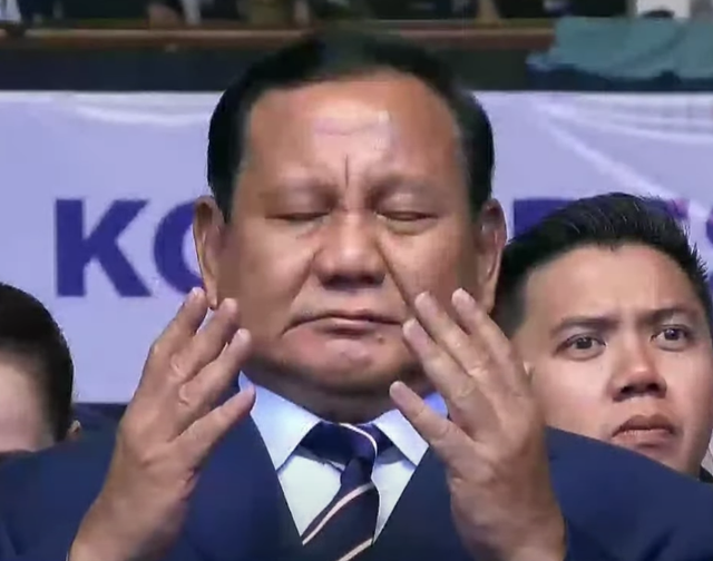 Prabowo berdoa di penutupan Kongres III Partai Nasdem di JCC, Selasa (27/8/2024). Foto: Dok Nasdem TV