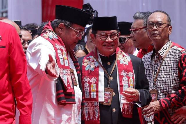 Pasangan Cagub dan Cawagub Jakarta Pramono Anung dan Rano Karno tiba di KPU Jakarta, Rabu (28/8/2024). Foto: Syawal Darisman/kumparan