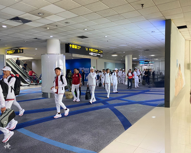 Beberapa kontingen tiba di bandara dalam menjelang PON XXI Aceh-Sumut. Foto: Dok. Angkasa Pura