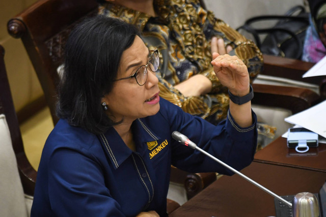 Menteri Keuangan Sri Mulyani Indrawati menyampaikan paparan saat rapat kerja bersama Komisi XI DPR di Gedung Parlemen, Jakarta, Rabu (28/8/2024). Foto: Aditya Pradana Putra/ANTARA FOTO