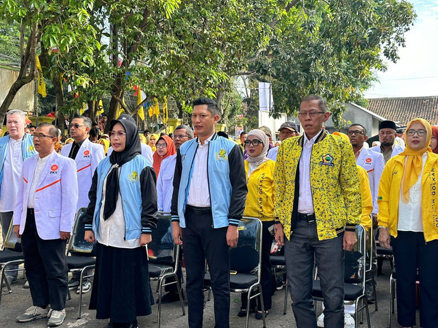 Bakal calon bupati dan bakal calon wakil bupati Cianjur 2025-2030 Deden Nasihin dan dr. Neneng Efa Fatimah mendaftar ke Komisi Pemilihan Umum (KPU) Kabupaten Cianjur. (Foto: Istimewa)