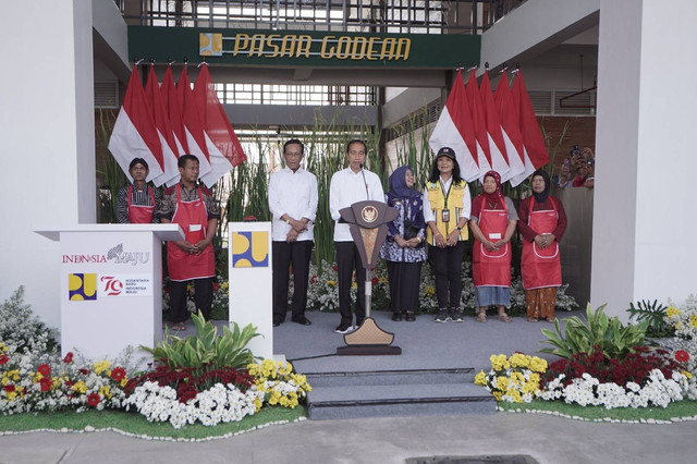 Jokowi meresmikan Pasar Godean Sleman, Rabu (28/8). Foto: Dok. Pemda DIY