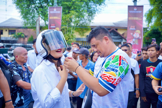 Bobby-Kahiyang konvoi ke KPU Sumut.  Foto: Dok: Istimewa 