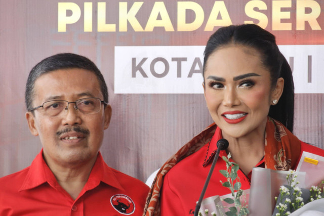 Pasangan bakal calon wali kota dan wakil wali kota Batu Kris Dayanti dan Kresna Dewana Phrosak mendaftar ke KPU Kota Batu, Selasa (28/8/2024). Foto: Dok. Istimiewa