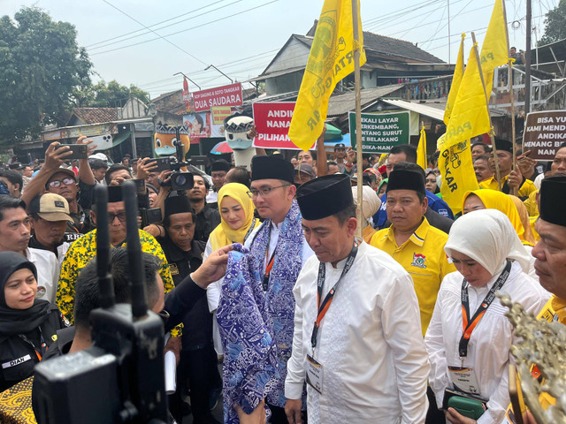 Andika Hazrumy saat ke KPU Kabupaten Serang. Dok: kumparan