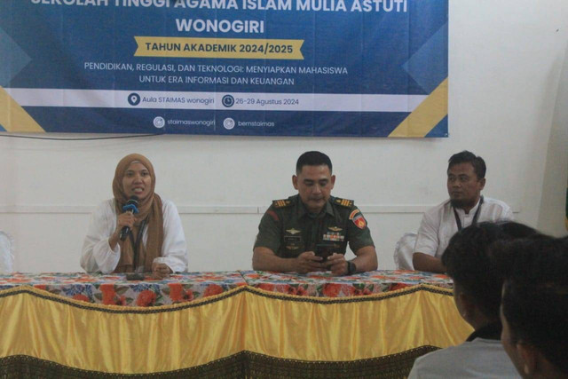 Foto: Paling kiri Ketua STAIMAS Wonogiri, Atik Nurfatmawati, SE, M.I.kom, tengah Kepala Staf Kodim (Kasdim) 0728/Wonogiri, Kapten Cpl Rifaldi, S.S.T, Han., S.T, paling kanan Waket III STAIMAS Wonogiri, Sugiyanto, S.E., M.Si.