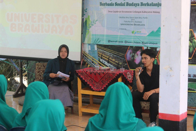 Ilustrasi. Ibu PKK dan pelaku UMKM mengikuti seminar bersama Achmad Derajat di balai desa Gajahrejo, Senin  (15/7/24).