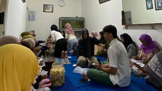 Pelaksanaan sosialisasi konsep 3R oleh tim KKN UB kepada para peserta