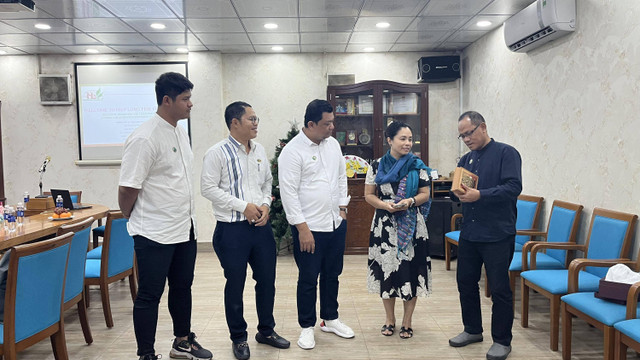 Suasana pabrik dan showroom perusahaan mebel Hiep Long Fine Furniture Company di Provinsi Binh Duong, Vietnam, Rabu (28/8/2024). Foto: Fariza Rizky Ananda/kumparan