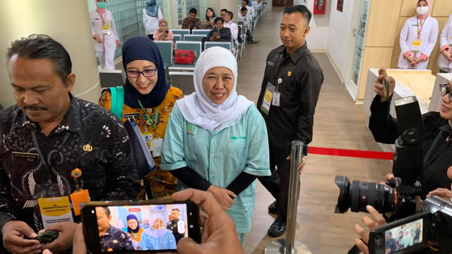 Khofifah Indar Parawansa usai menjalani pemeriksaan kesehatan di RSUD dr Soetomo Surabaya, Kamis (29/8/2024) Foto: Dok. Istimiewa