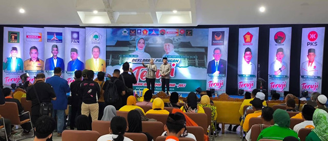 Bakal paslon Bupati dan Wakil Bupati Mempawah Erlina-Juli menggelar deklarasi di MCC. Foto: M. Zain/Hi!Pontianak
