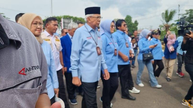 Paslon Bakal Calon Gubernur dan Wakil Gubernur Sumsel Mawardi Yahya-RA Anita Noeringhati (Matahati) saat diarak-arak ke KPU Sumsel, Foto : Abdullah Toriq/Urban Id