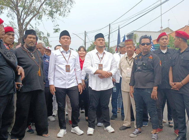 Faldo Maldini dan Fadlin Akbar saat mendaftar ke KPU Kota Tangerang. Dok: kumparan