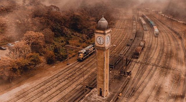 Ilustrasi Jelaskan Perubahan Apa yang Terjadi dari Penggunaan Trem di Surabaya pada Masa itu   Sumber Unsplash/Honório