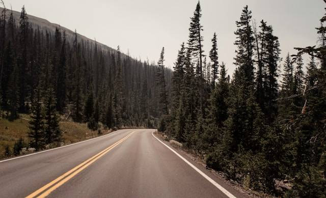 One Way Puncak Jam Berapa. Foto hanyalah ilustrasi, bukan tepat sebenarnya. Sumber: unsplash/Mason Wildfang.