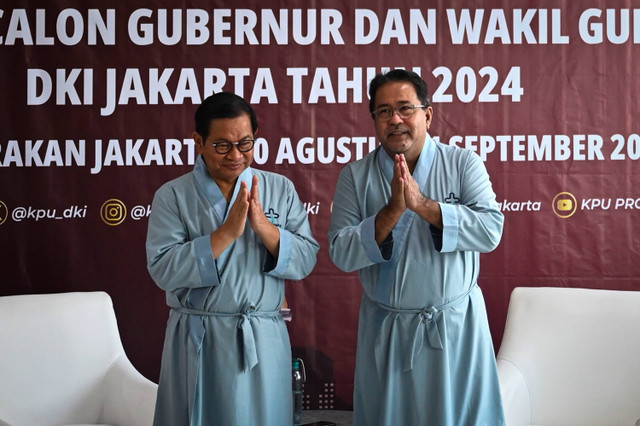 Bakal calon Gubernur DKI Jakarta Pramono Anung (kiri) dan bakal calon Wakil Gubernur DKI Jakarta Rano Karno (kanan) menjalani pemeriksaan kesehatan di RSUD Tarakan, Jakarta, Jumat (30/8/2024). Foto: Muhammad Ramdan/ANTARA FOTO