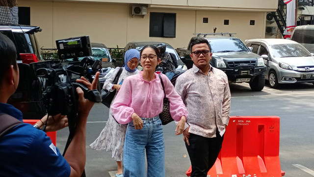 Artis Bunga Zainal Jalani Pemeriksaan di Kasus Dugaan Penipuan. Foto: Aprilandika Pratama/kumparan