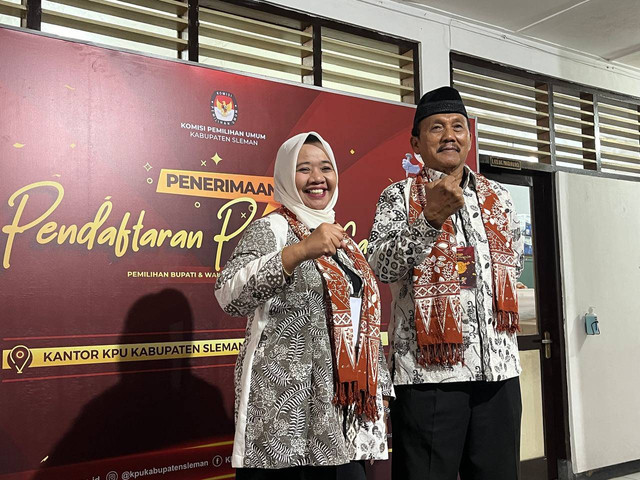 Pasangan Kustini Sri Purnomo dan Sukamto resmi mendaftar ke KPU Sleman. Foto: M Wulan/Tugu Jogja