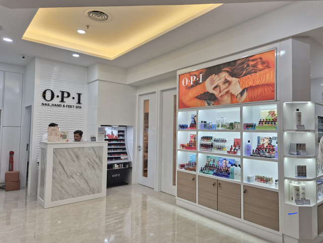 OPI Spa Plaza Senayan relokasi, kini hadirkan layanan perawatan modern untuk tangan dan kaki. Foto: kumparan/Hutri Dirga