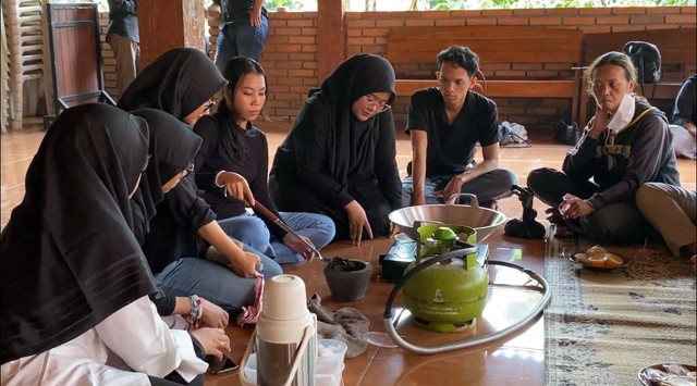 TIM PPK ORMAWA BEM KM UMY BERSAMA KELOMPOK AGRISALAK : DOKUMENTASI PRIBADI