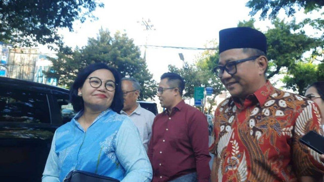 Bakal calon Wali Kota dan Wakil Wali Kota Semarang Agustina Wilujeng-Iswar Aminnudin menjalani tes kesehatan di RSUP dr Kariadi Semarang. Foto: Intan Alliva Khansa/kumparan