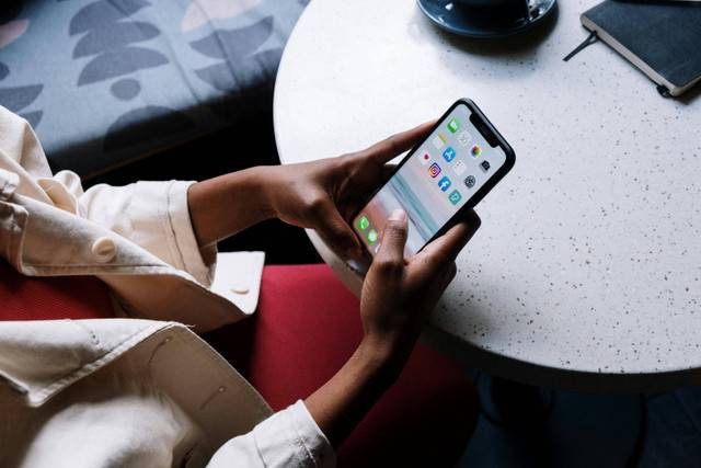 Ilustrasi cara share komentar di Instagram Story. Foto: Pexels