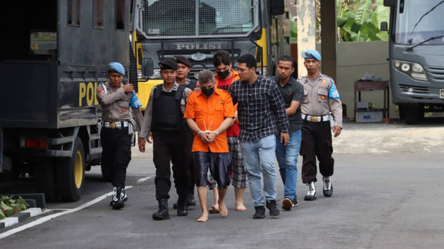 Dua warga negara Iran berinisial AB dan NS ditangkap Polres Kulon Progo. Keduanya mencuri dengan modus tukar uang. Foto: Arfiansyah Panji Purnandaru/kumparan