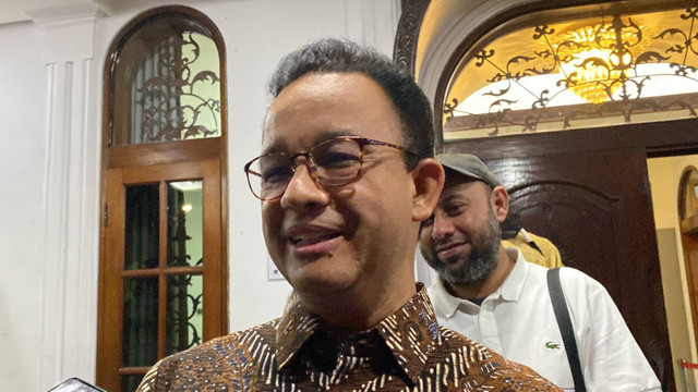 Eks Gubernur DKI Jakarta Anies Baswedan temui wartawan di Basecamp Tim Operasional Anies Baswedan pada Jumat (30/8). Foto: Abid Raihan/kumparan