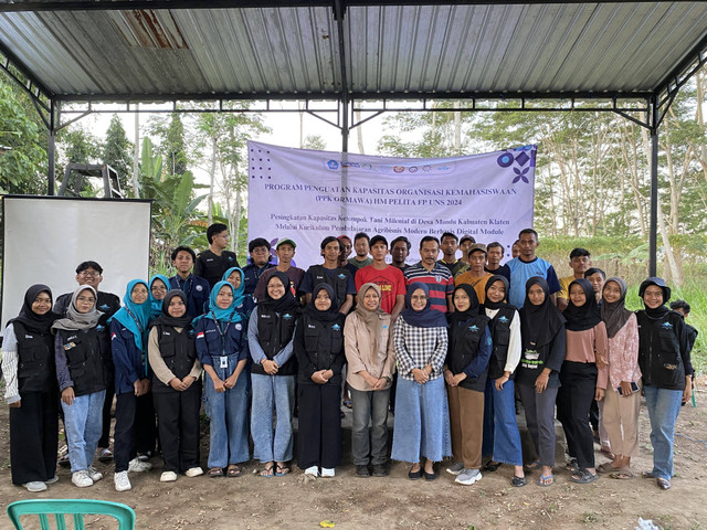 Tim PPK Ormawa HM Pelita Bersama Warga Setempat menghadiri Pelatihan Pembuatan Pupuk Organik Sludge