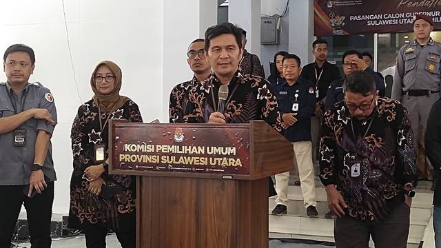 Ketua KPU Sulawesi Utara, Kenly Poluan, saat memberikan keterangan pers terkait Pendaftaran Calon Kepala Daerah pada Pilkada 2024.