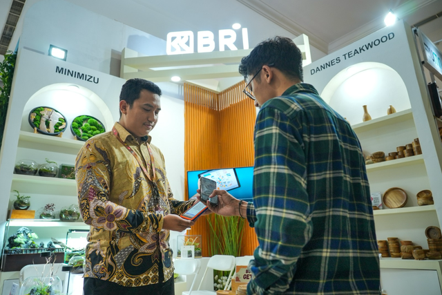 MINIMIZU dan Dannes Teakwood sebagai UMKM binaan BRI hadir pada pameran Kriyanusa 2024 di Jakarta Convention Center. Foto: Dok. BRI