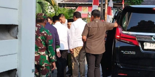 Kedatangan Ketua Dewan Syuro PKB, Ma'ruf Amin, di Kantor DPP PKB pada Sabtu (31/8).  Foto: Rachmadi Rasyad/kumparan