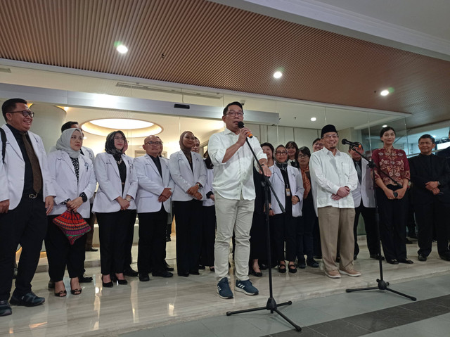 Ridwan Kamil dan Suswono usai menjalani tes kesehatan di RSUD Tarakan pada Sabtu (31/8). Foto: Rachmadi Rasyad/kumparan