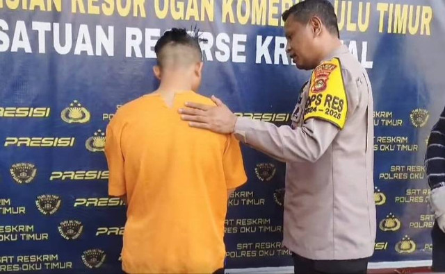 Pria bernama Beben di OKU Timur saat diamankan polisi. (ist)