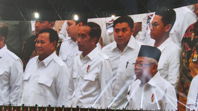 Jokowi-Ma'ruf menghadiri acara Apel Kader Partai Gerindra, Sabtu malam (31/8/2024). Dok: Humam/kumparan