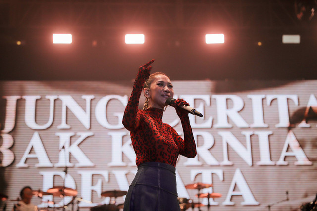 Penyanyi Bunga Citra Lestari (BCL) tampil pada konser musik SKYAVENUE 2024 di Istora Senayan, Kompleks Gelora Bung Karno, Jakarta, Sabtu (31/8/2024). Foto: Jamal Ramadhan/kumparan